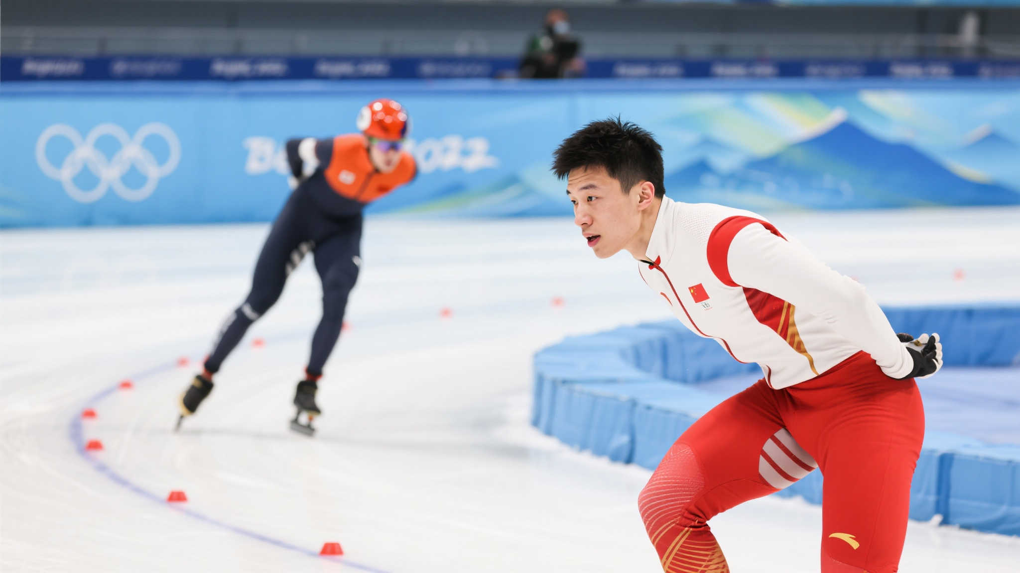 仅引起了球 仅引起了球