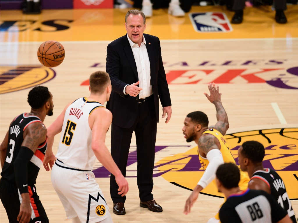 阿尔瓦雷斯 阿尔瓦雷斯